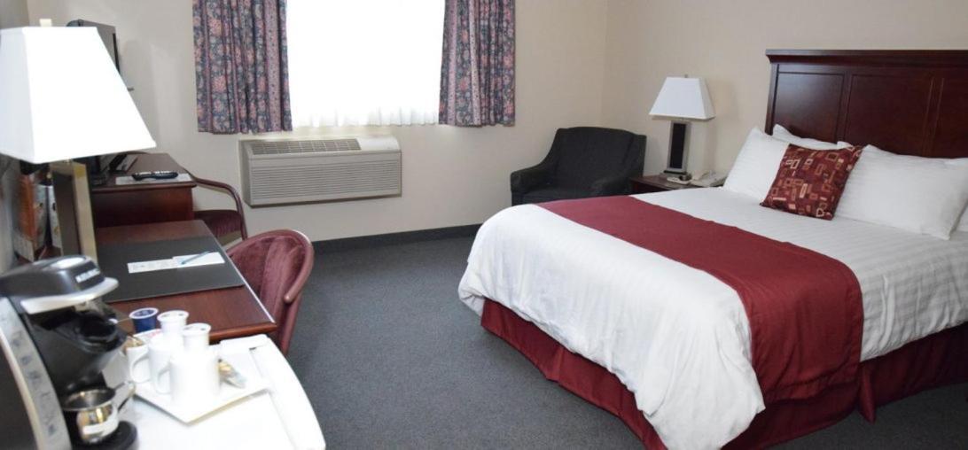 Lakeland Inn Hotel Cold Lake Luaran gambar