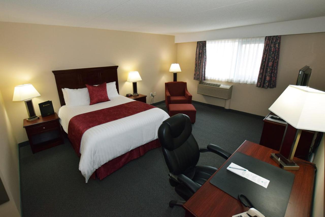 Lakeland Inn Hotel Cold Lake Luaran gambar