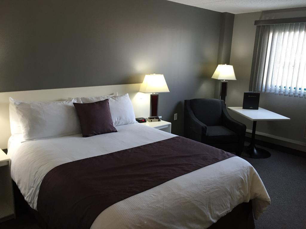 Lakeland Inn Hotel Cold Lake Luaran gambar