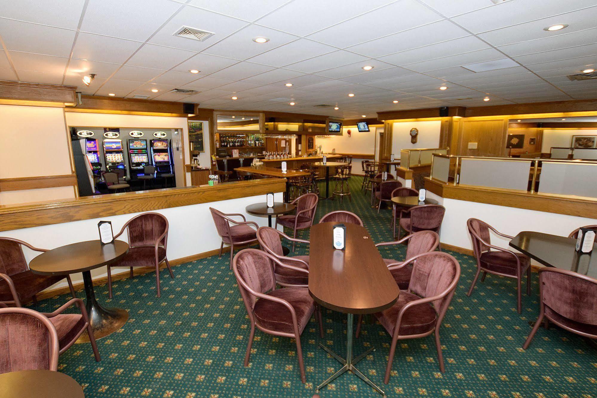 Lakeland Inn Hotel Cold Lake Luaran gambar