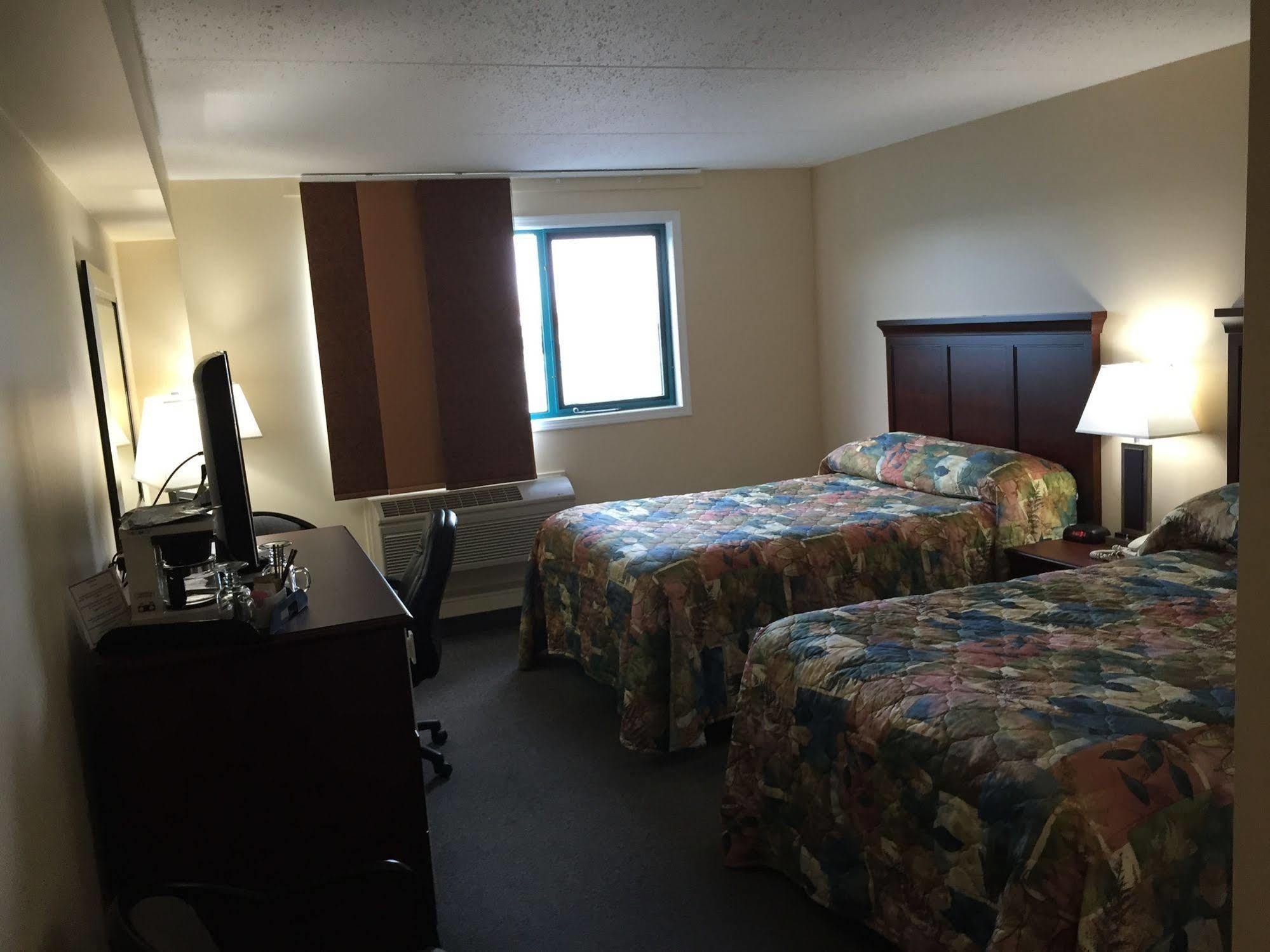 Lakeland Inn Hotel Cold Lake Luaran gambar
