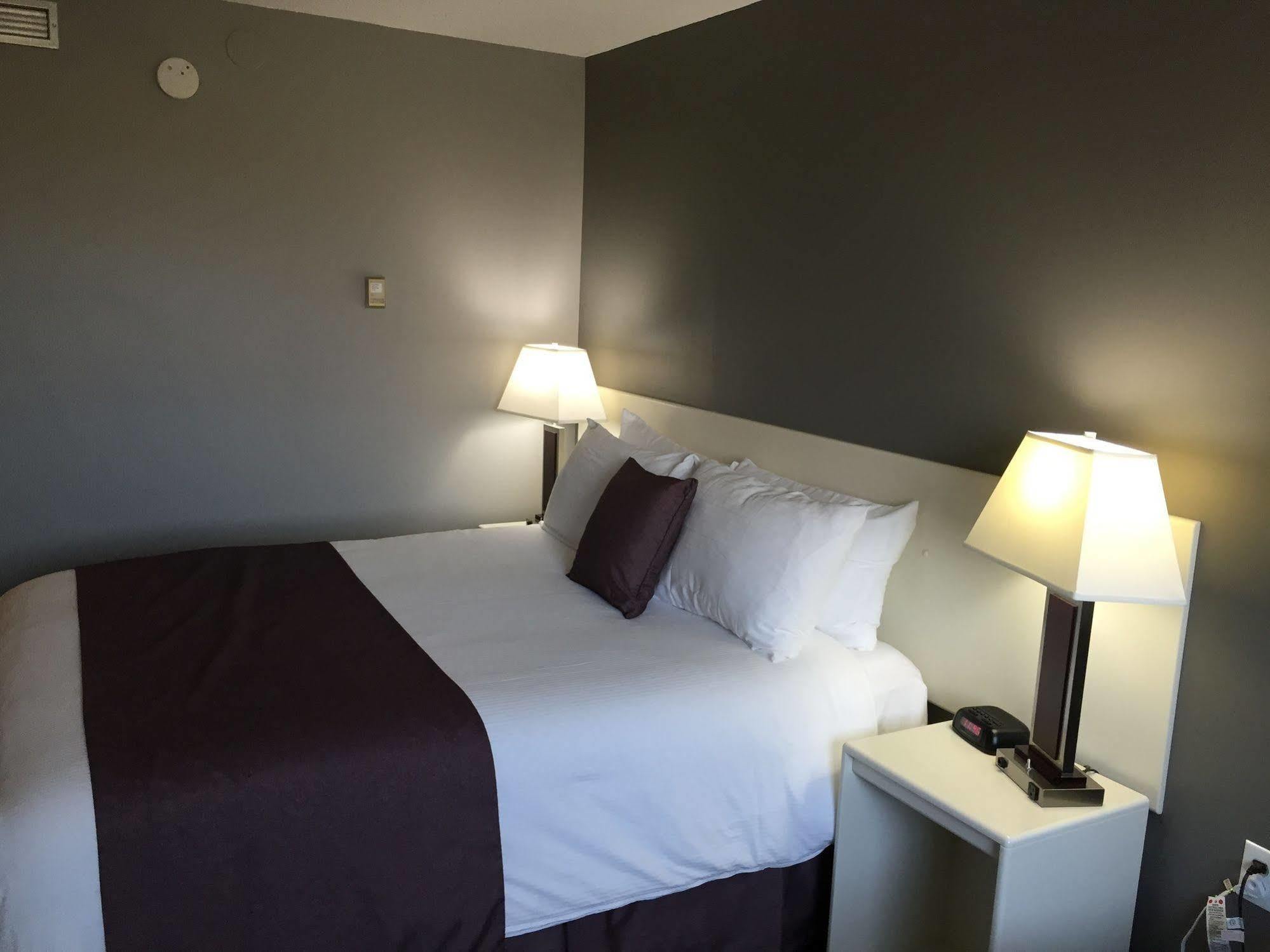 Lakeland Inn Hotel Cold Lake Luaran gambar