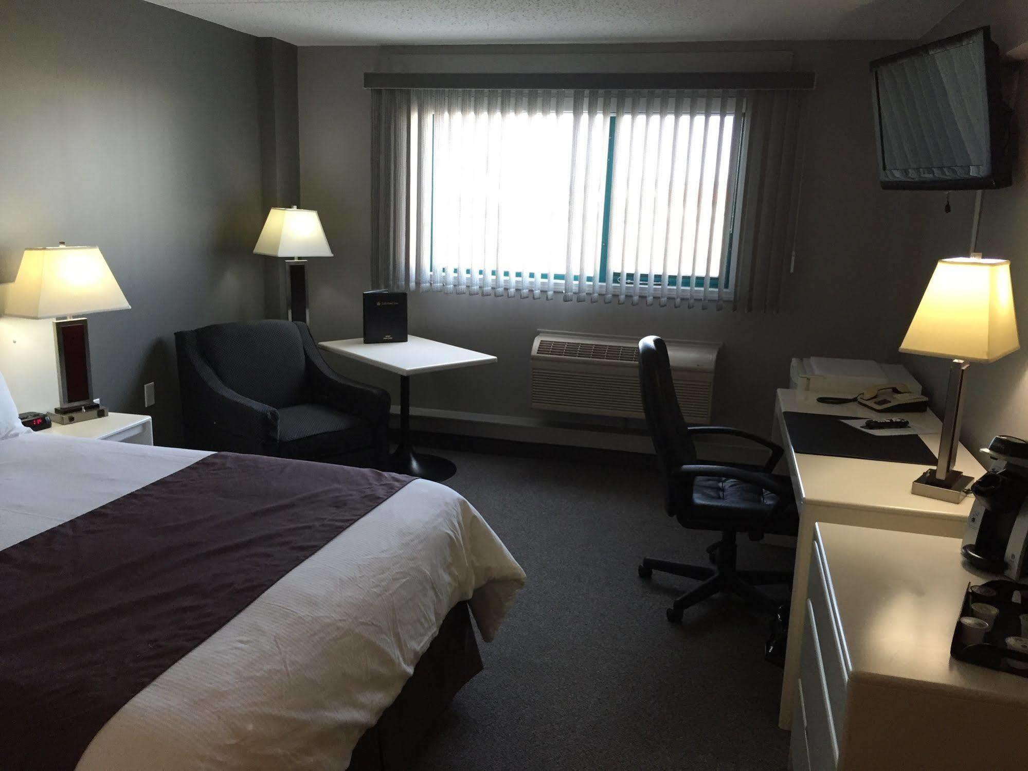 Lakeland Inn Hotel Cold Lake Luaran gambar