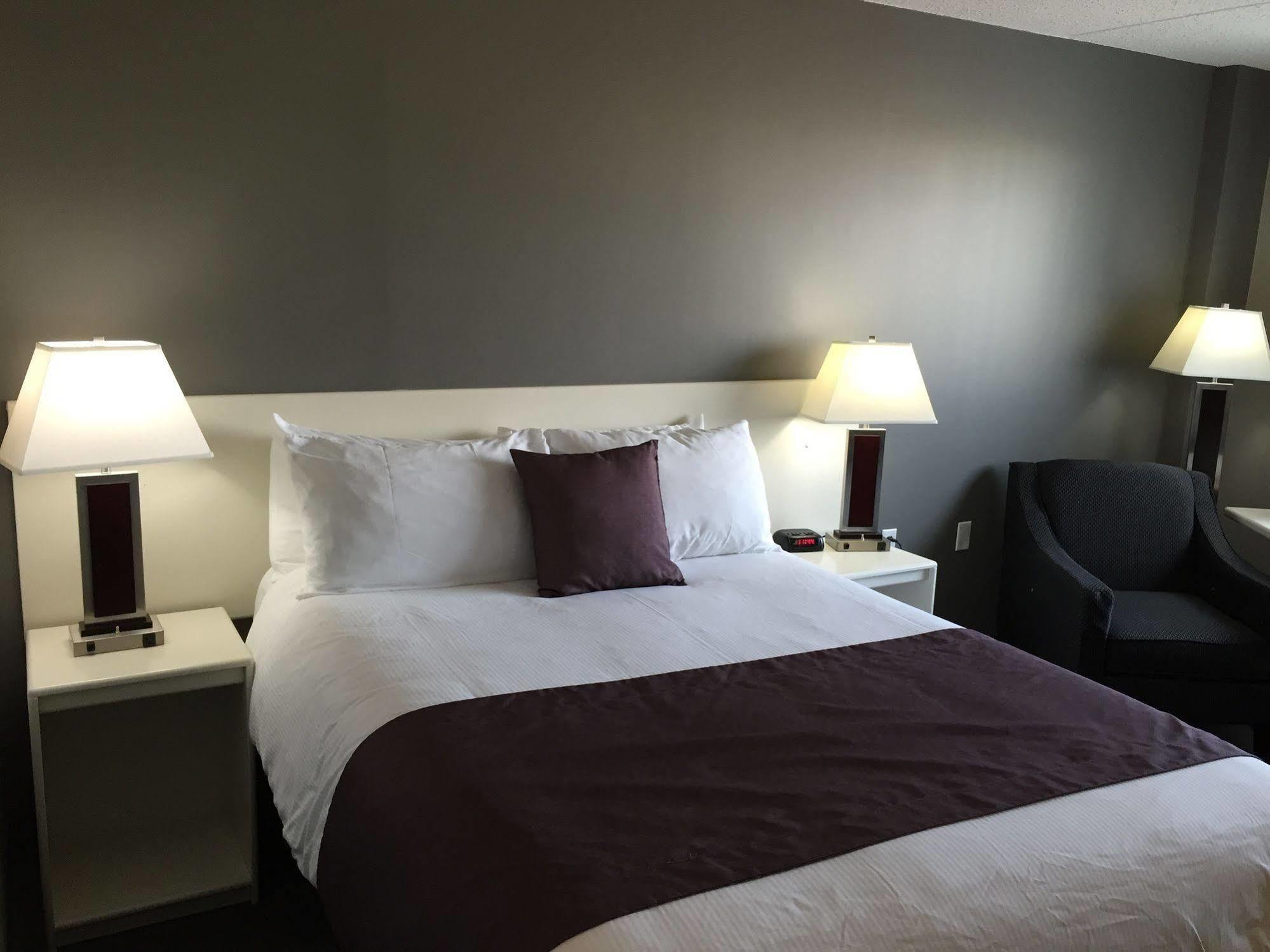 Lakeland Inn Hotel Cold Lake Luaran gambar