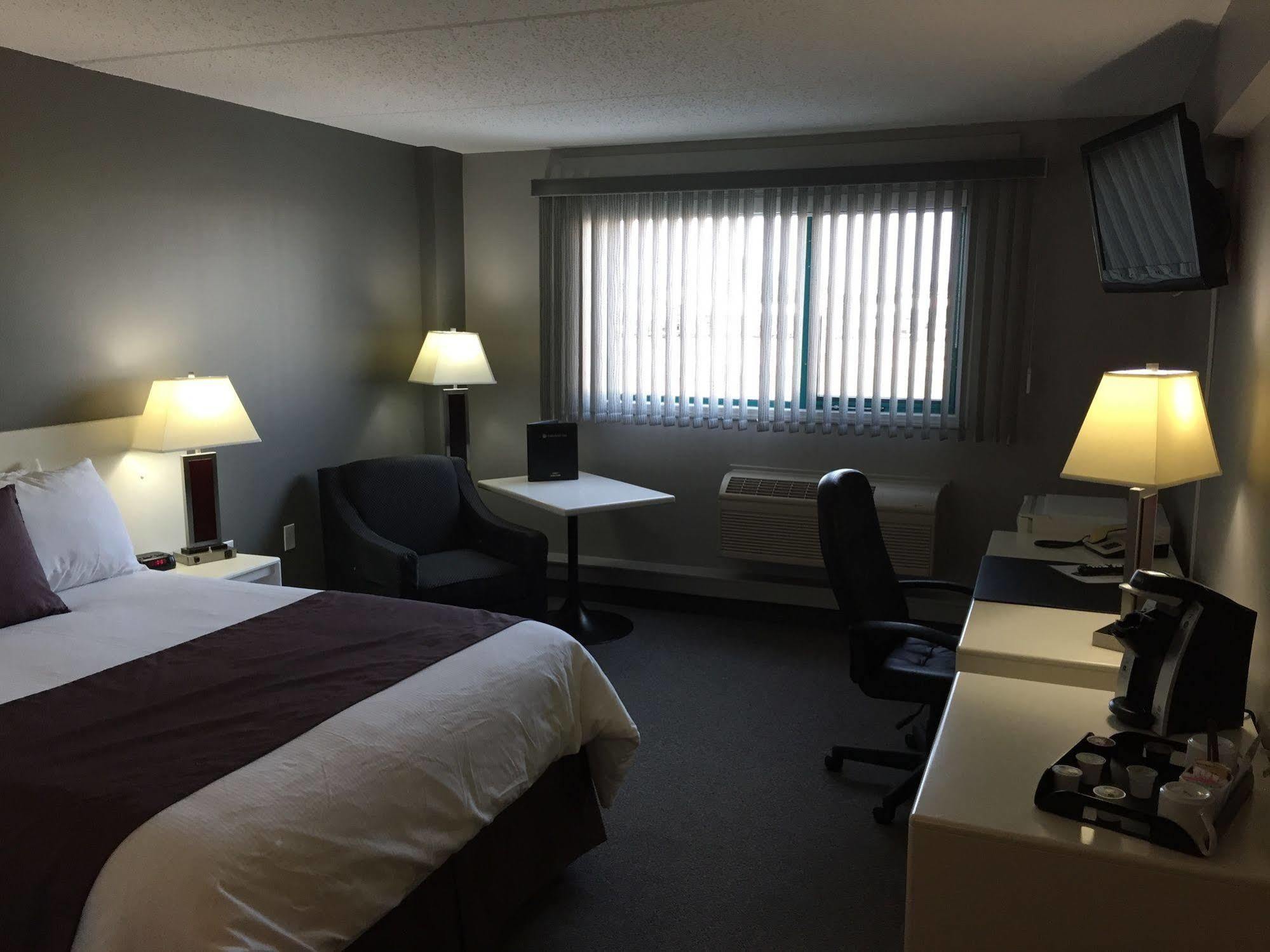 Lakeland Inn Hotel Cold Lake Luaran gambar