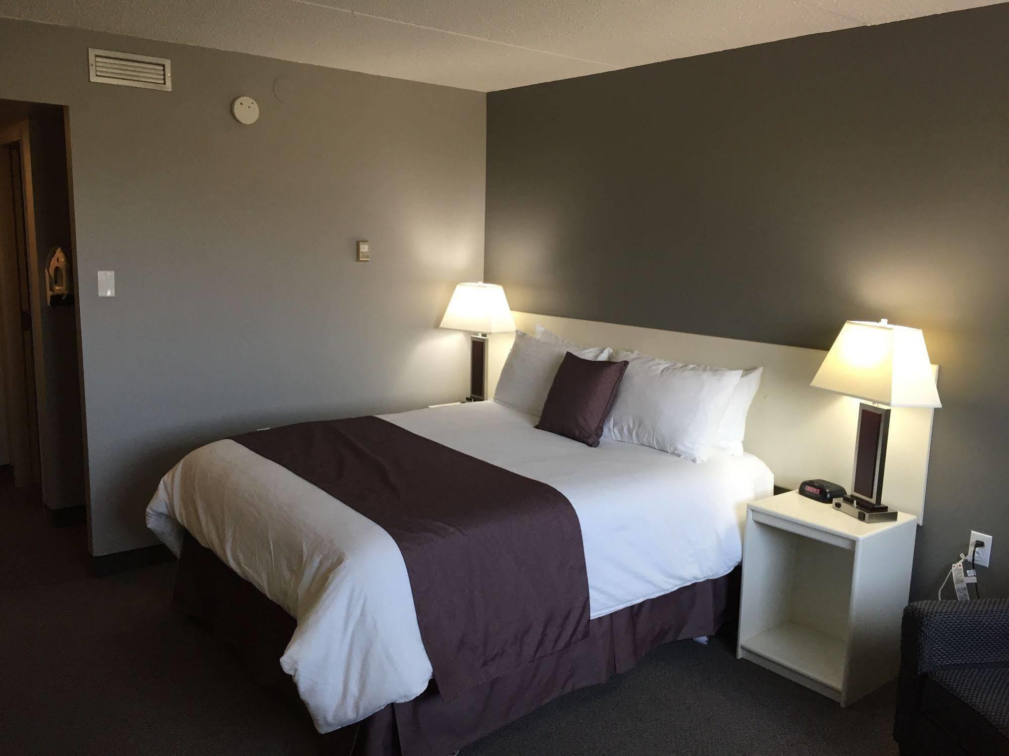 Lakeland Inn Hotel Cold Lake Luaran gambar